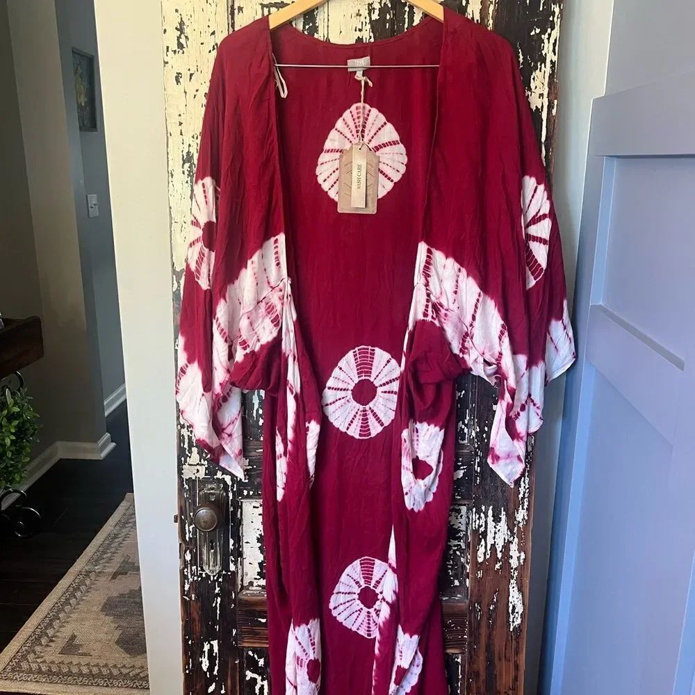 True Craft Red and White KimonoCaftan resortwear with Tie-Dye Pattern NWT